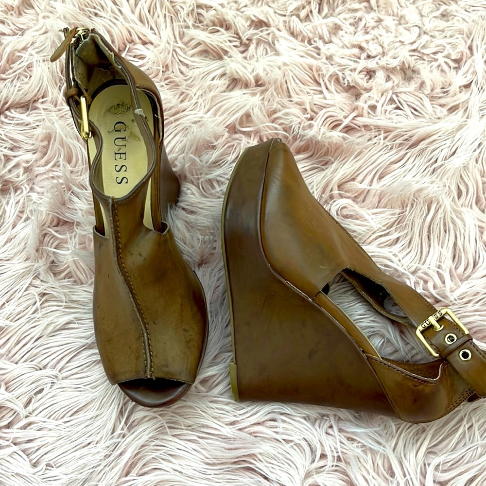 Guess women’s sandals